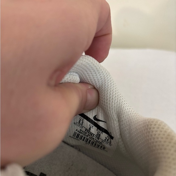 Nike Women’s Vapor Varsity Low Turf White Golf Shoes - Picture 5 of 6